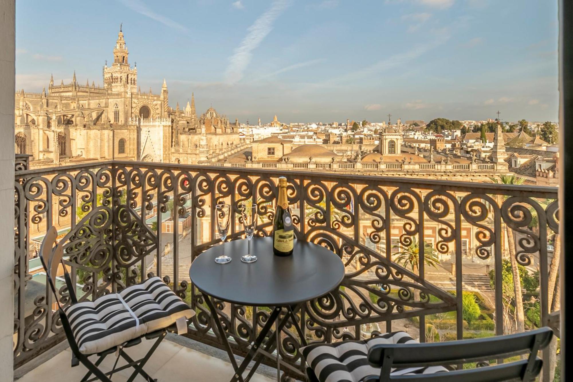 Isg Apartments The Most Exclusive Apartment In Sevillaparking Экстерьер фото